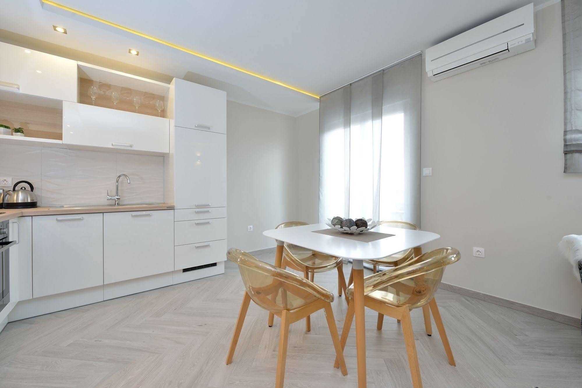 Apartament Karla *